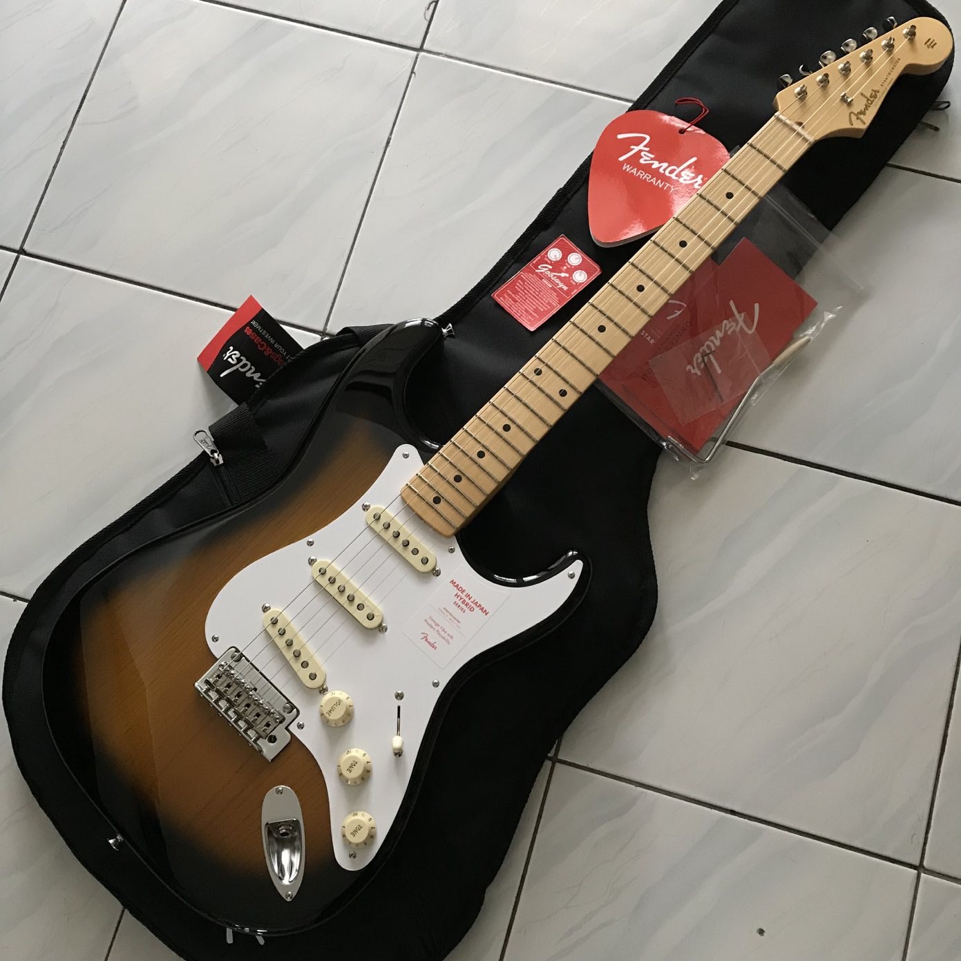 No Stock !! ** Fender Japan Hybrid '50s Stratocaster 2 Tone