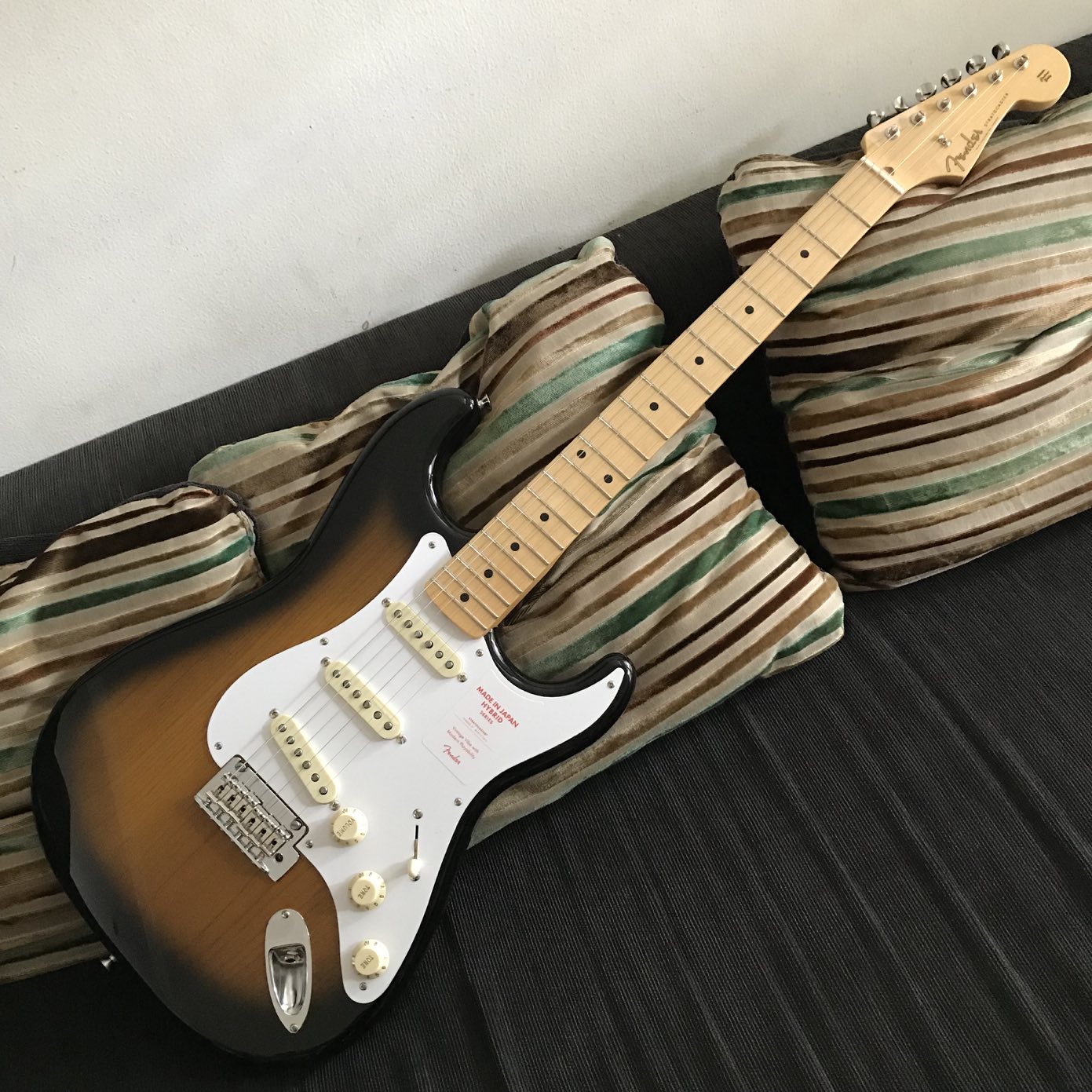 No Stock !! ** Fender Japan Hybrid '50s Stratocaster 2 Tone