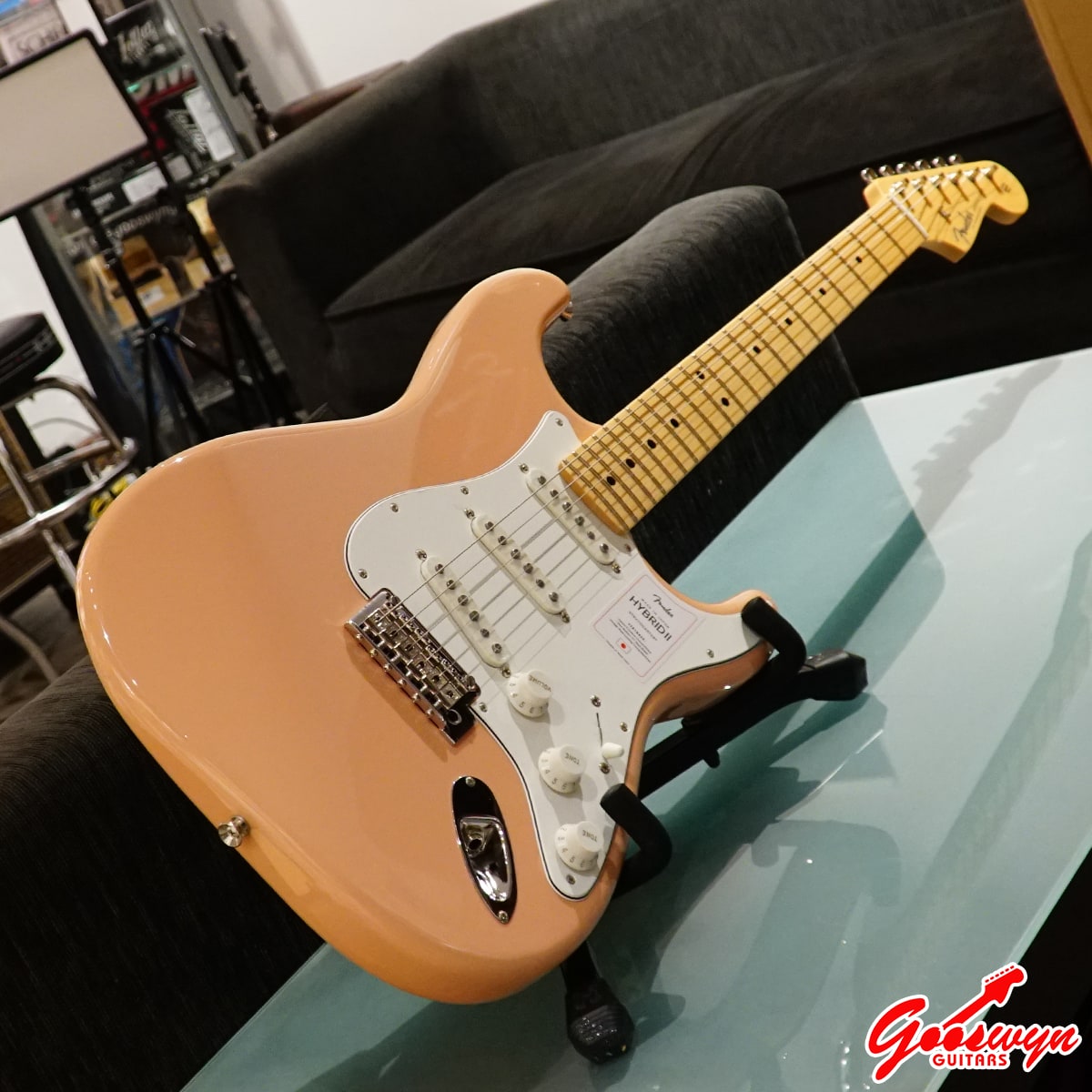 Fender Japan Hybrid II Stratocaster – Flamingo Pink – Maple