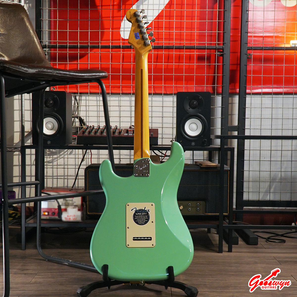 USED 2001 Fender Jeff Beck Signature Stratocaster – Surf Green 130726 4A