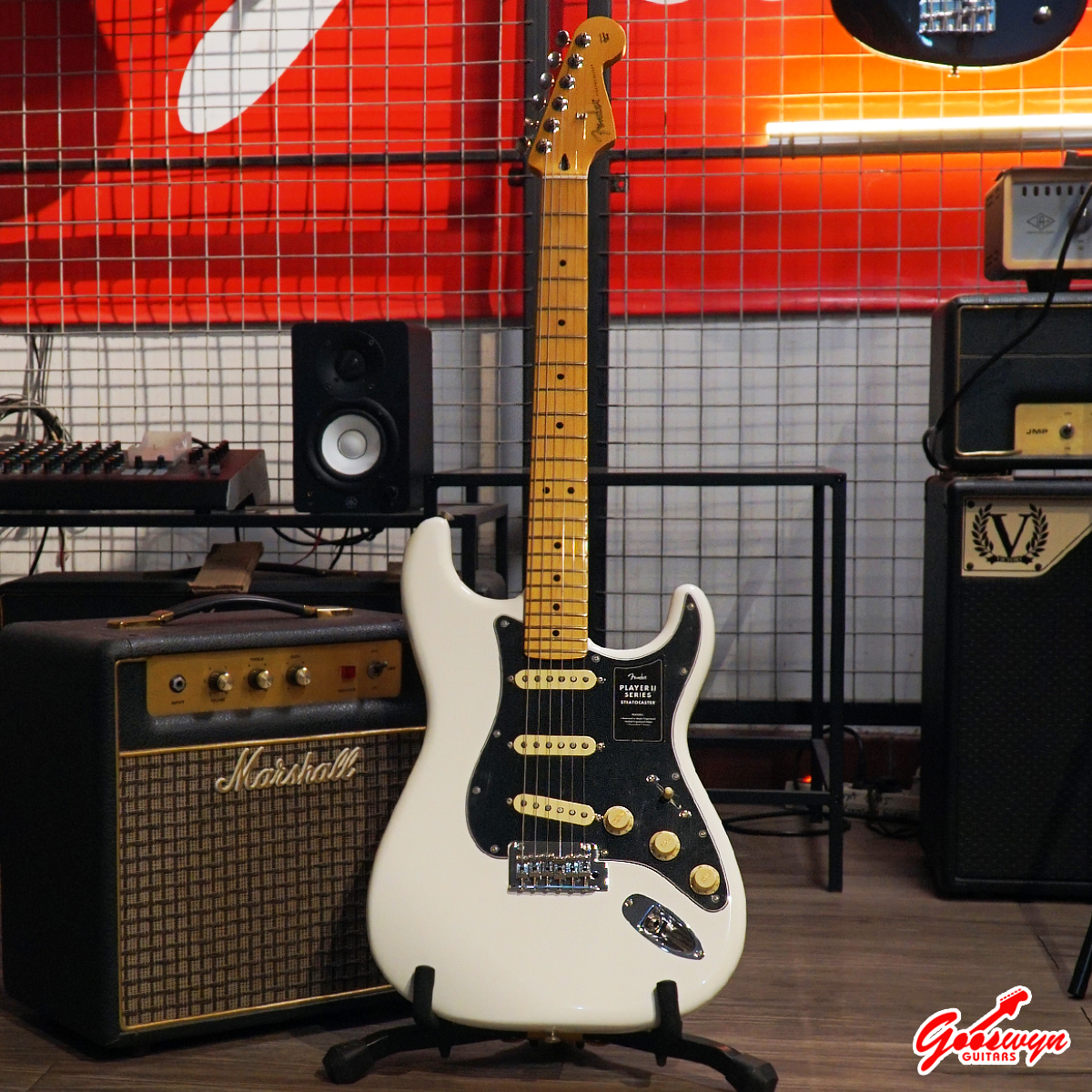 USED 2025 Fender Player II Stratocaster Polar White – Maple Fingerboard 130726 1B