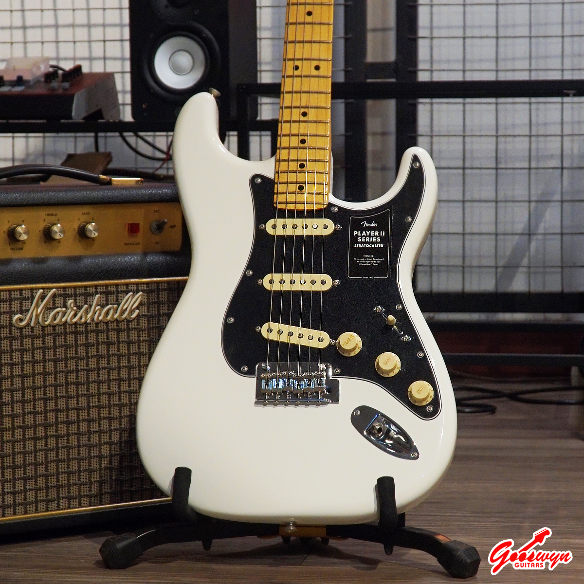 USED 2025 Fender Player II Stratocaster Polar White – Maple Fingerboard 130726 2A
