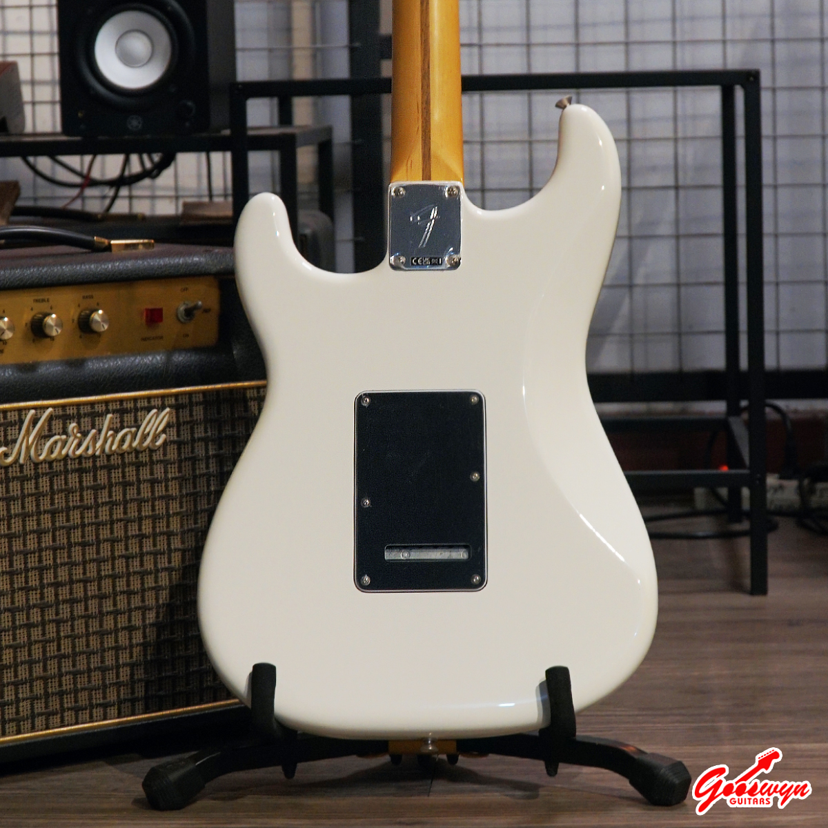 USED 2025 Fender Player II Stratocaster Polar White – Maple Fingerboard 130726 4B